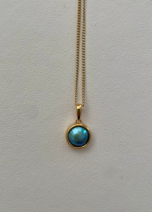 Avalone Pearl 9mm with clasp (gold)
