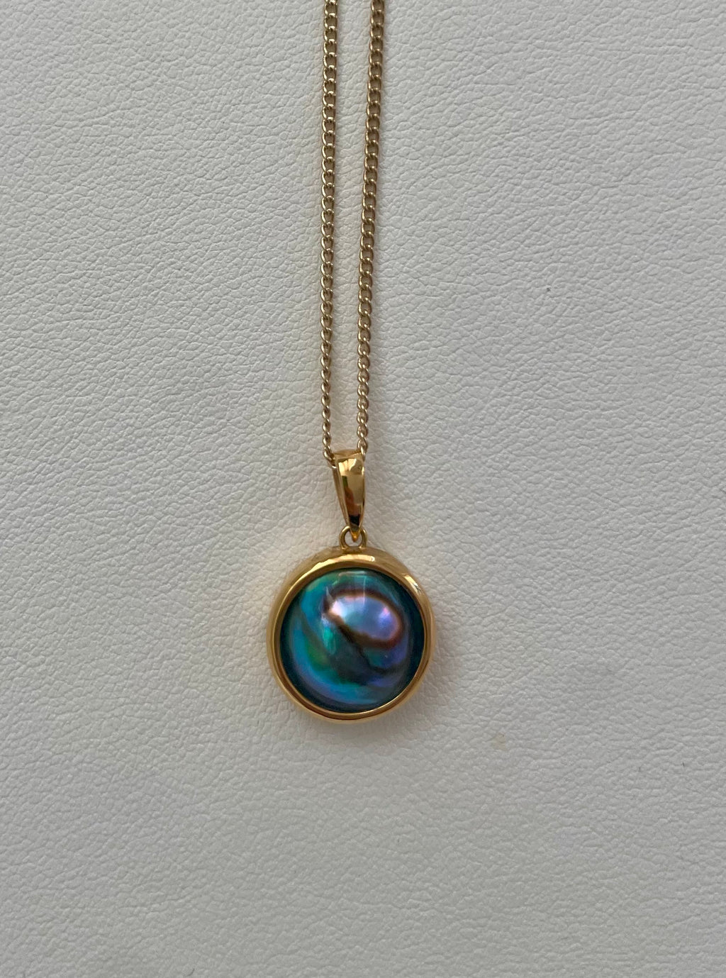 Avalone Pearl 12mm with Clasp (Gold)