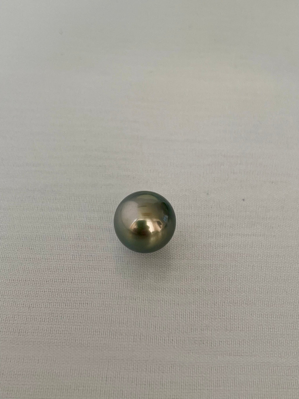 黒蝶真珠『オーロララグーン』無穴ルース 11.9mm｜個体No.03