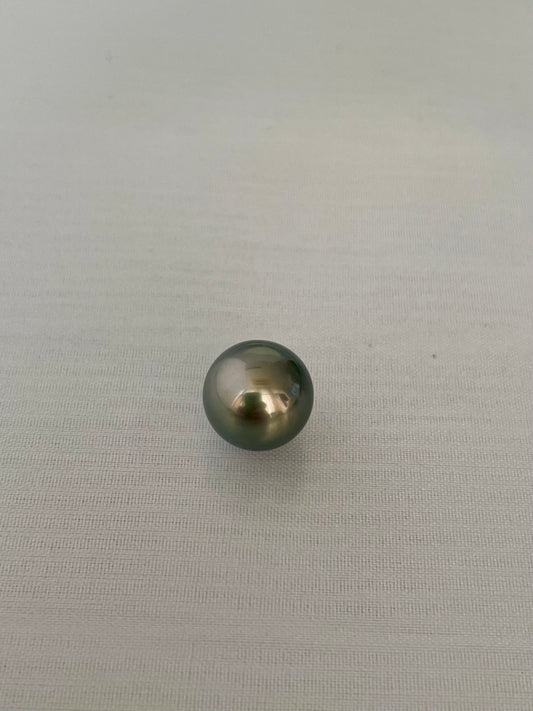 黒蝶真珠『オーロララグーン』無穴ルース 11.9mm｜個体No.03