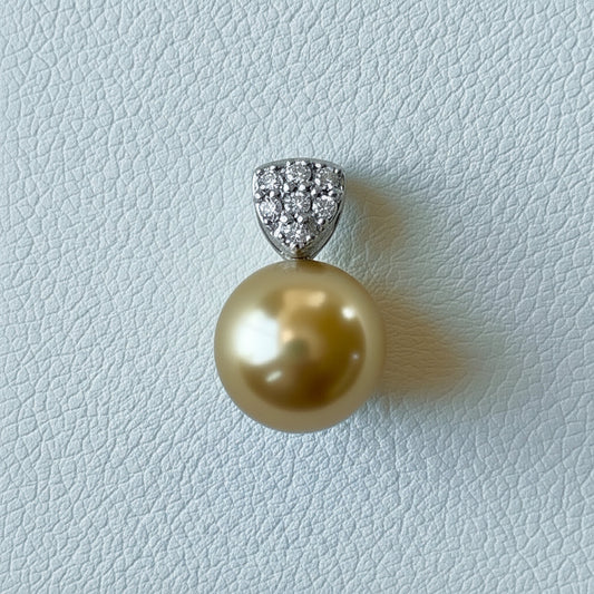 国産 奄美産白蝶ゴールド真珠『オーロラ茶金』PT900ダイヤ ペンダントトップ