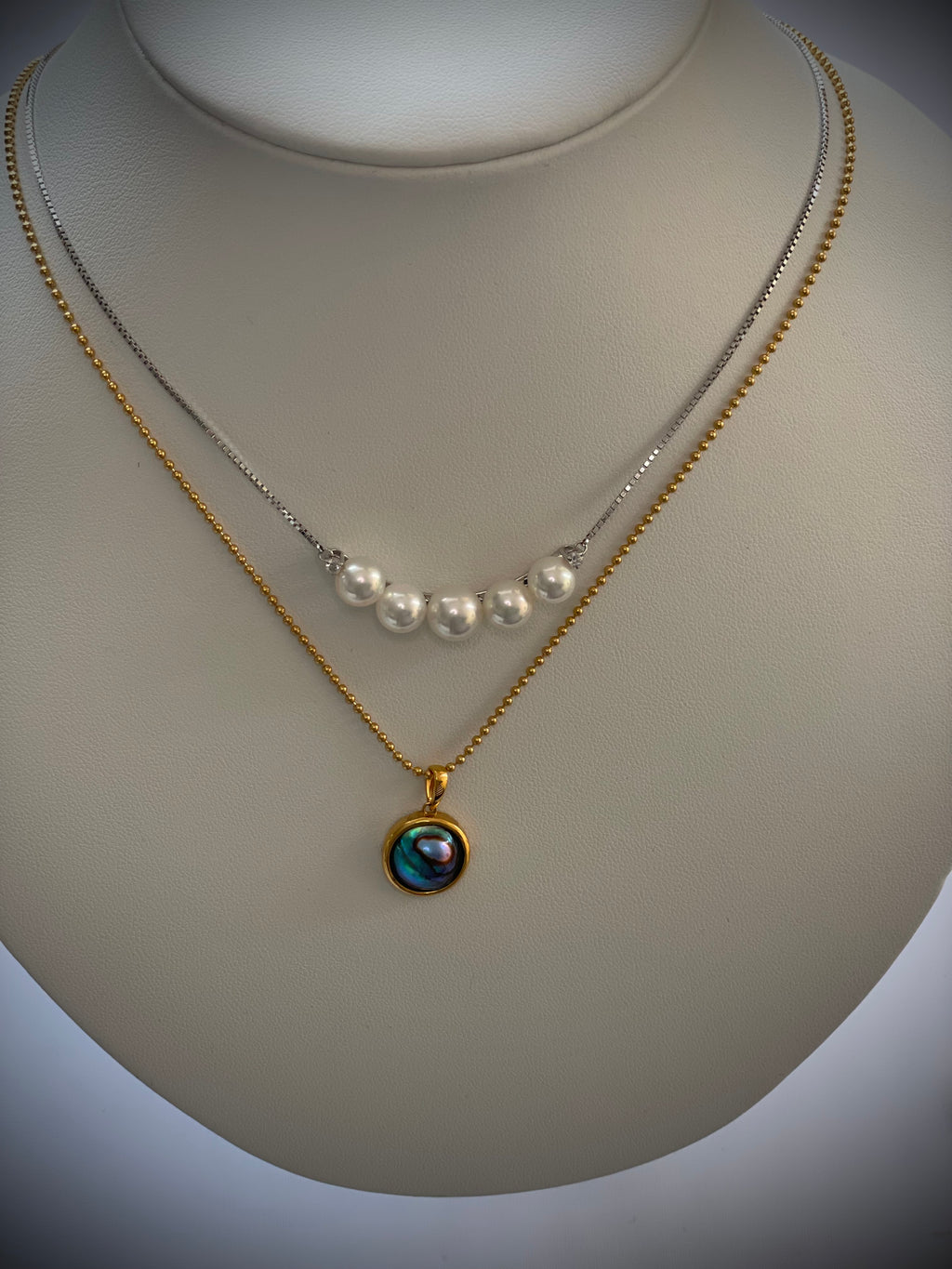 Avalone Pearl 12mm with Clasp (Gold)