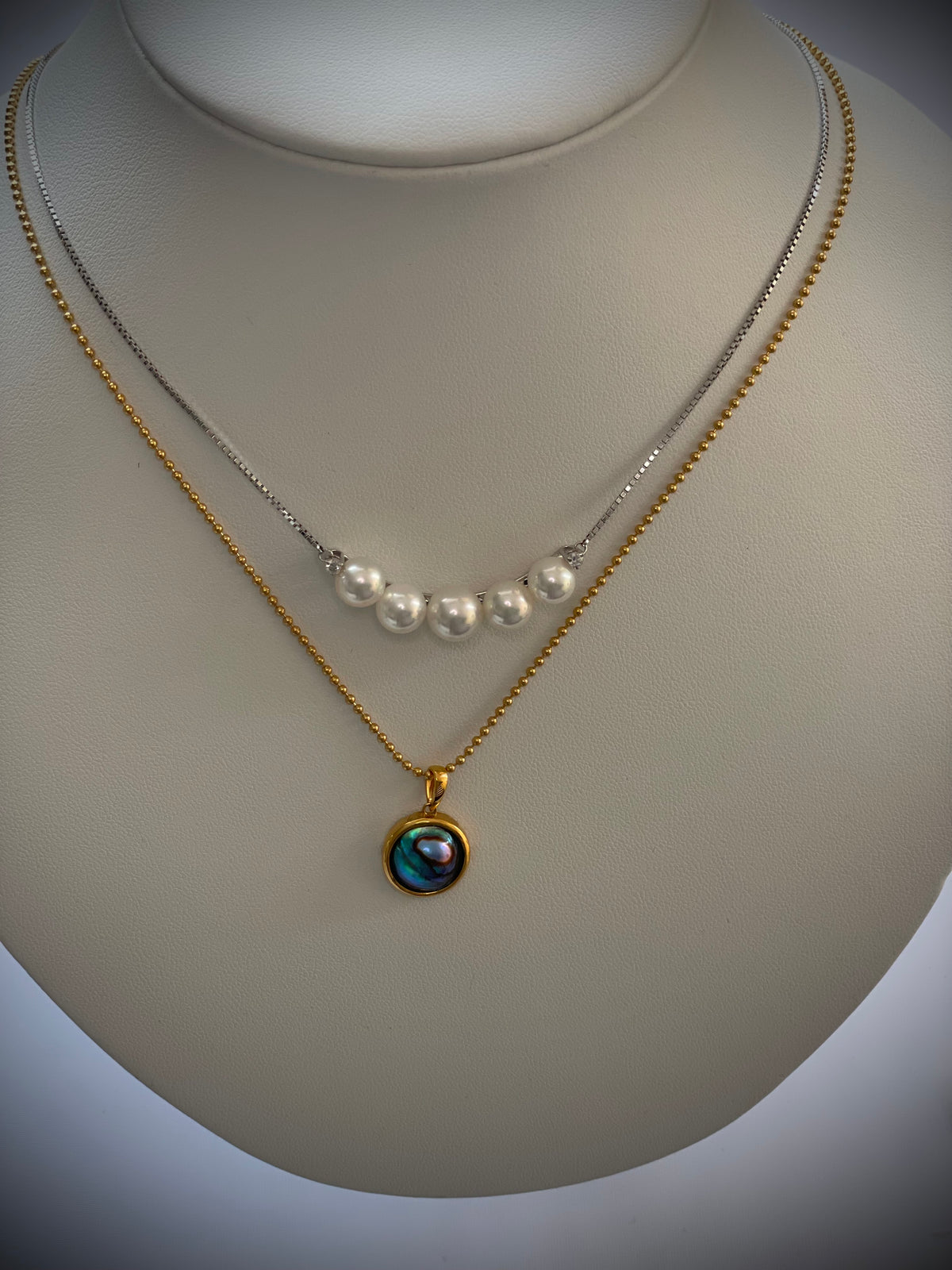Avalone Pearl 12mm with Clasp (Gold)